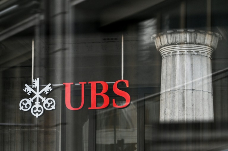 La banque suisse UBS va débourser 835 millions d'euros pour régler le litige en France concernant le démarchage illicite de riches clients et le blanchiment de fraude fiscale ( AFP / Fabrice COFFRINI )