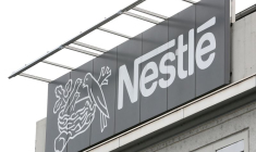 Le logo de Nestlé dans l'une de ses usines à Konolfingen