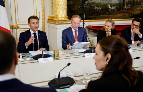 Emmanuel Macron s'exprime au 5e sommet de l'appel de Christchurch à l'Élysée à Paris, le 10 novembre 2023, en marge du Forum de Paris sur la paix.  ( POOL / LUDOVIC MARIN )
