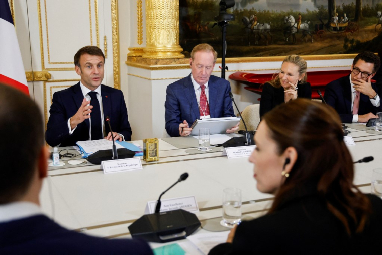 Emmanuel Macron s'exprime au 5e sommet de l'appel de Christchurch à l'Élysée à Paris, le 10 novembre 2023, en marge du Forum de Paris sur la paix.  ( POOL / LUDOVIC MARIN )