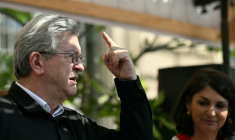 Le leader de La France insoumise Jean-Luc Melenchon à Paris le 1er mai 2026 ( AFP / Julie SEBADELHA )