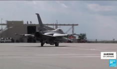 A Paris et à Londres, Volodymyr Zelensky poursuit sa tournée européenne