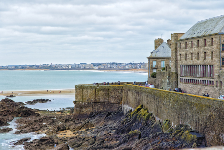 Dans la zone intra-muros de Saint-Malo, seuls 12,5 % des logements peuvent être loués sur de courtes durées. (illustration) (Annabel_P / Pixabay)