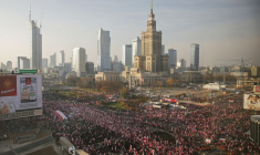 POLOGNE: DES MILLIERS DE PERSONNES PARTICIPENT À UNE MARCHE NATIONALISTE