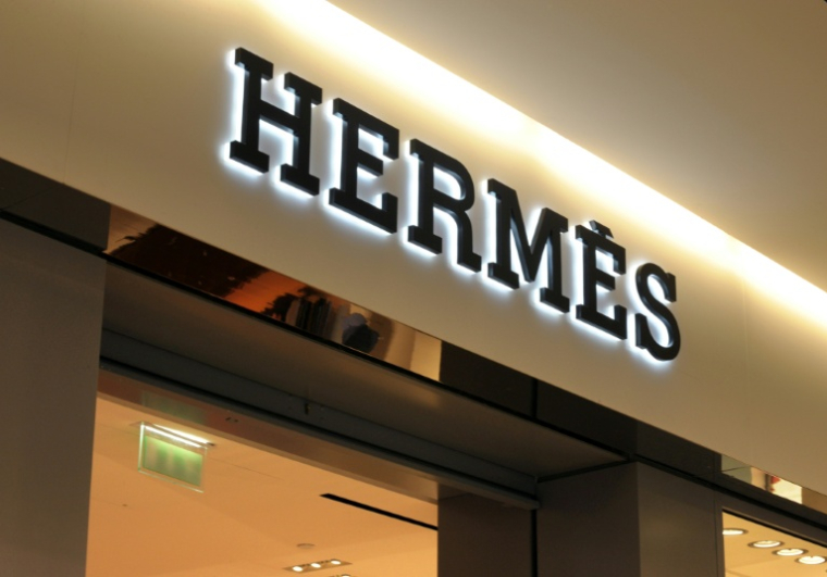 Le groupe français de luxe Hermès publie un chiffre d'affaires en hausse de 5% à 3,9 milliards d'euros, imperturbable malgré un contexte moins favorable au secteur du luxe depuis plusieurs trimestres ( AFP / Eric PIERMONT )