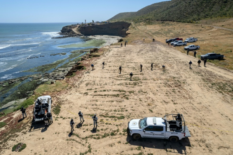 Recherches après la disparition des trois surfeurs étrangers à Ensenada, en Basse-Californie mexicaine, le 6 mai 2024 ( AFP / Guillermo Arias )