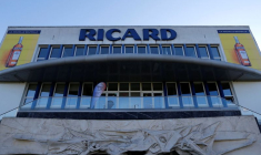 Le logo de Ricard à l'unité de fabrication de Ricard à Lormont