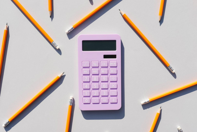 Le gouvernement veut renforcer l’éducation financière des Français, dès le plus jeune âge, pour améliorer leur autonomie dans un pays encore peu à l’aise avec ces sujets. ( crédit photo : Getty Images )