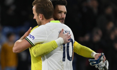 « Il sait tout faire » : Hugo Lloris encense Harry Kane après le Ballon d'or