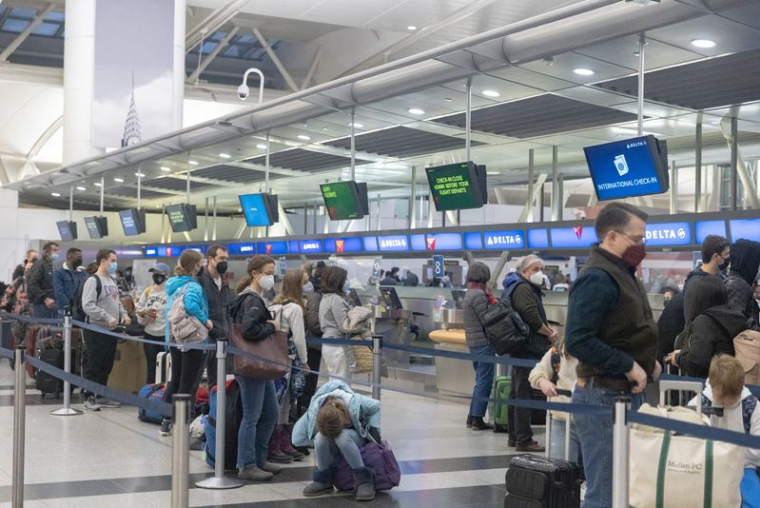 ETAS-UNIS: ENCORE DES CENTAINES DE VOLS ANNULÉS EN RAISON DU VARIANT OMICRON