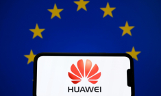 L'UE pourrait chercher à exclure les équipementiers chinois comme Huawei des réseaux de télécoms, à l'occasion de la révision de ses règles en matière de cybersécurité ( AFP / Nicolas TUCAT )