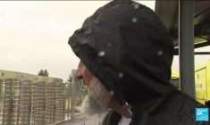 Naufrage du bateau de migrants : les familles affluent à la recherche de survivants en Grèce