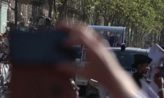 Le pape Léon XIV déambule en papamobile jusqu'à Notre-Dame-de-Paris