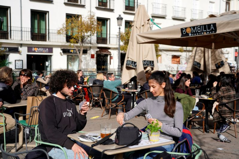 A MADRID, LES TOURISTES FRANÇAIS AFFLUENT POUR PROFITER DES BARS ET RESTAURANTS