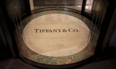 TIFFANY SE DONNE DE L'AIR EN RENÉGOCIANT SES COVENANTS, VENTES EN BERNE AU PREMIER TRIMESTRE