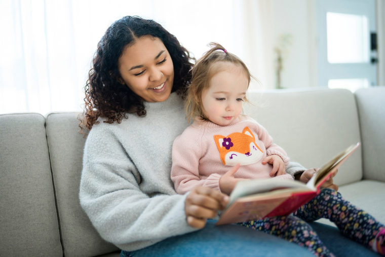 Les parents cherchent avant tout des profils d&rsquo;intervenants qui vont stimuler les comp&eacute;tences de leurs enfants, au-del&agrave; du simple service de garde. (cr&eacute;dit: Adobe Stock)