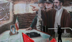 Un portrait géant du nouveau guide suprême iranien Mojtaba Khamenei à Téhéran, le 13 mars 2026 ( AFP / - )