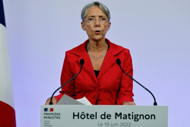 MACRON REFUSE LA DÉMISSION DE BORNE ET CONSULTE LES PARTIS