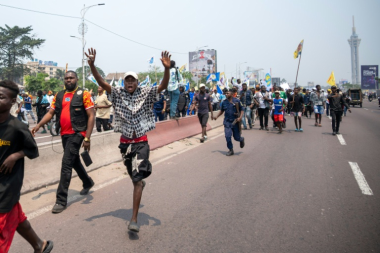 Des manifestants lors d'une marche de l'opposition contre une éventuelle modification de la Constitution, à Kinshasa, le 15 septembre 2026 ( AFP / Hardy BOPE )