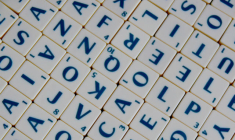 Des documents encore trop difficiles à comprendre en matière de contrats ou de fonds à formule. (Crédits: Pixabay Squarespace)