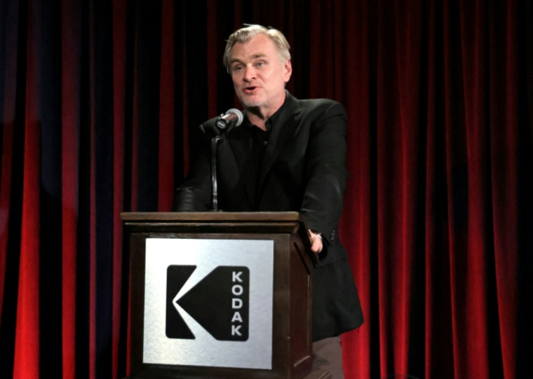 Christopher Nolan prend la parole sur scène lors de la cérémonie des Kodak Film Awards, au ASC Clubhouse à Los Angeles, le 2 mars 2026 ( GETTY IMAGES NORTH AMERICA / Rodin Eckenroth )