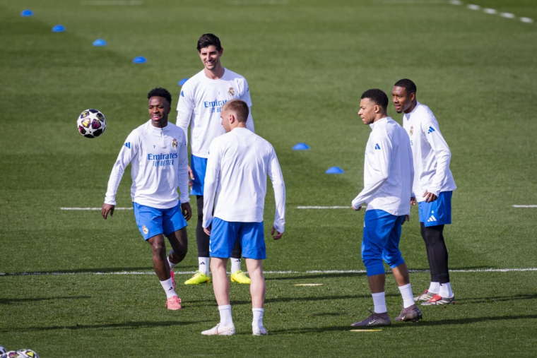 Thibaut Courtois « à 100 % » derrière Vinícius