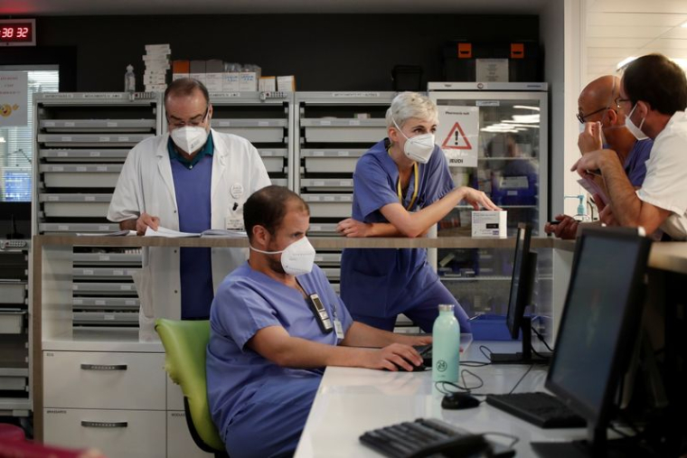 FRANCE: LA TENSION HOSPITALIÈRE DUE AU COVID-19 BAISSE ENCORE