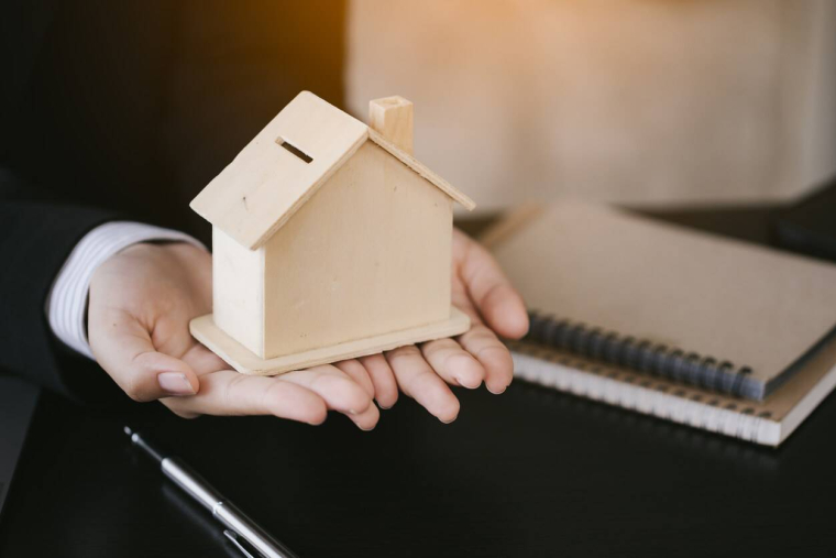 Comment léguer ses biens à une association en toute légalité ? / iStock.com - Aksonsat Uanthoeng