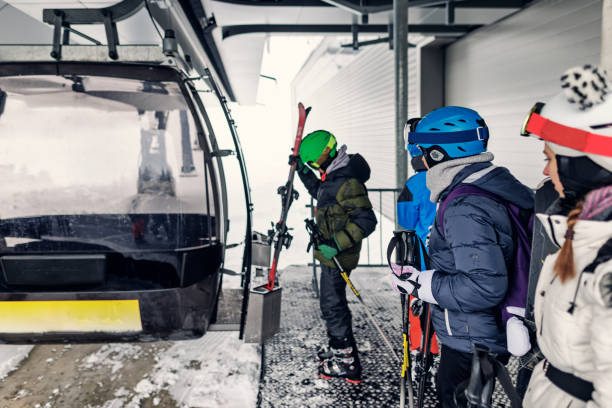 De plus en plus de stations de sports d’hiver proposent des accès coupe-file payants aux skieurs pour leur permettre d’éviter l’attente aux remontées mécaniques.