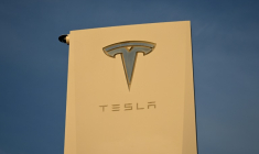 Le conseil d'administration de Tesla a proposé vendredi un plan de rémunération inédit pour son patron Elon Musk, qui pourrait lui rapporter plus de 1.000 milliards de dollars ( AFP / Patrick T. FALLON )