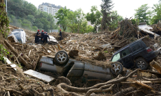 "La croissance des pertes économiques liées aux catastrophes naturelles tend typiquement à se concentrer sur les sinistres de taille extrême. Au total, corrigée de l'inflation, ces pertes augmentent en moyenne à un rythme supérieur de 1,2 point au taux de croissance annuel du PIB." (Crédits photo : Adobe Stock -  )