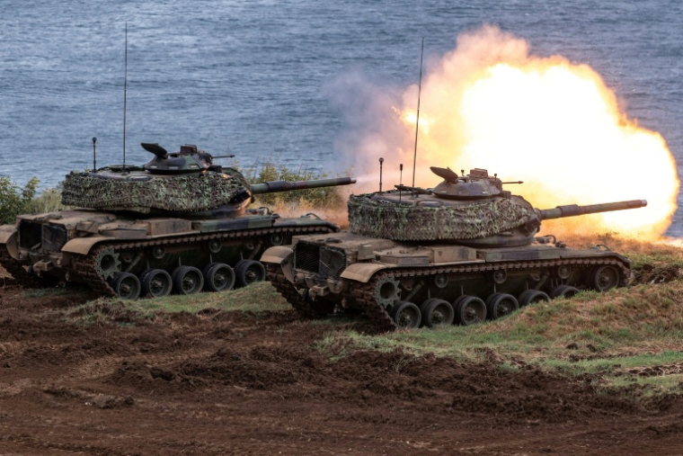 Photo diffusée par le ministère taïwanais de la Défense nationale, le 24 juillet 2024, montrant des chars M60A3 de fabrication américaine lors d'exercices militaires annuels sur les îles Penghu, à Taïwan ( Ministère taïwanais de la Défense nationale / Handout )