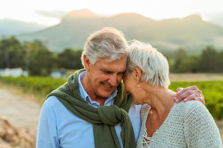 Avec une bonne communication familiale, les enfants comprennent que les dispositions prises ne visent pas à réduire leur part, mais à protéger le conjoint de manière temporaire et équitable. ( crédit photo : Getty Images )