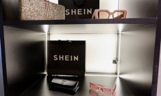 PHOTO D'ARCHIVE : Des lunettes de soleil sont exposées à l'accueil des bureaux de la marque de mode éphémère Shein à São Paulo, au Brésil.