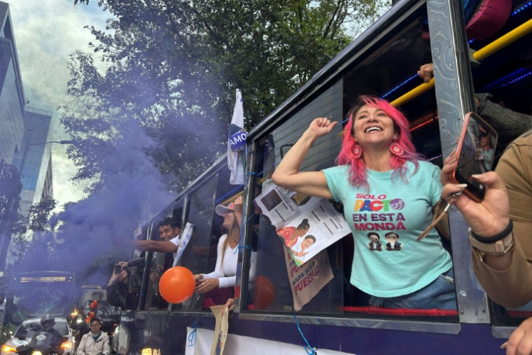 Des partisans du candidat de gauche à l'élection présidentielle colombienne Ivan Cepeda, le 29 mai 2026 à Bogota ( AFP / Rodrigo BUENDIA )