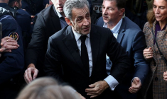 Les mémoires de l'ancien président français Sarkozy "Journal d'un prisonnier" à Paris