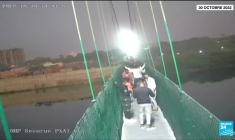 Inde : des familles en deuil après l'effondrement d'un pont suspendu