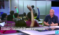 Bernard Lahire : "Si on veut maintenir le désir de savoir, il faut alléger les programmes"