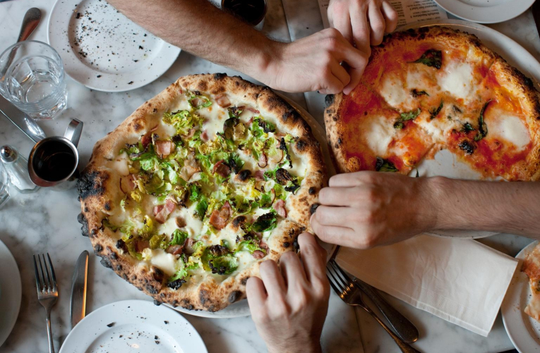 La France fait partie des grands pays consommateurs de pizza avec 10 kilos de pizzas dégustées chaque année crédit photo : Getty images