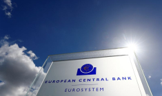 Le logo de la BCE à l'extérieur de son siège à Francfort