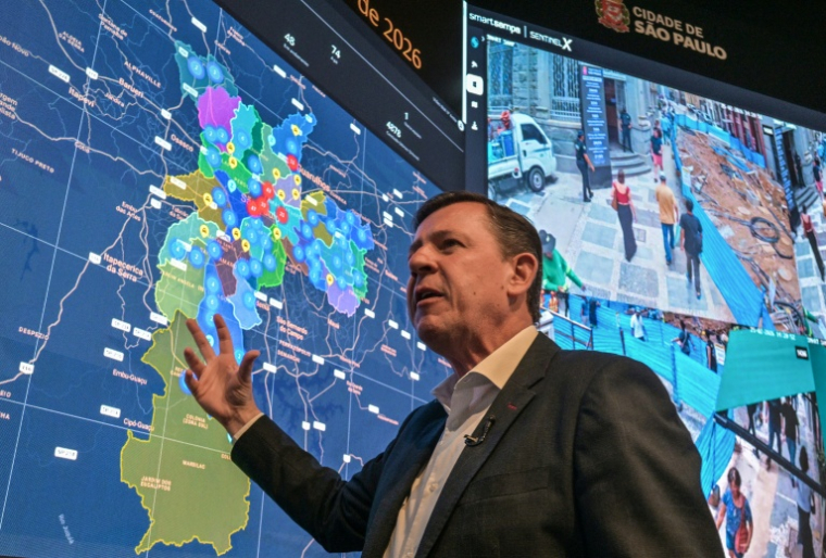 Orlando Morando, secrétaire à la sécurité urbaine de Sao Paulo, au centre de vidéosurveillance Smart Sampa, le 25 février 2026à Sao Paulo, au Brésil ( AFP / Nelson ALMEIDA )