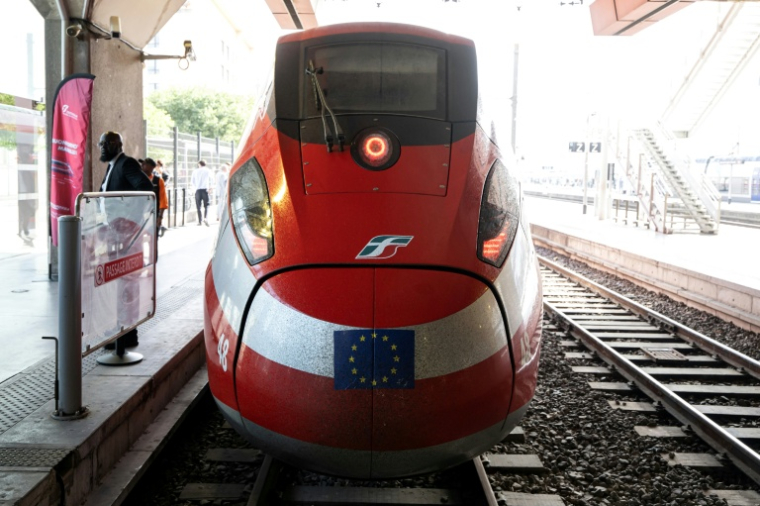 Le train à grande vitesse Frecciarossa de la compagnie ferroviaire Trenitalia arrivant dans la gare Saint-Charles de Marseille le 13 juin 2025  ( AFP / Miguel MEDINA )