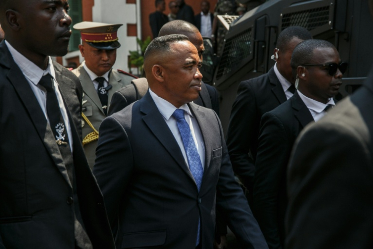 Le colonel Michaël Randrianirina à Antananarivo à son arrivée à la cérémonie d'investiture comme président de Madagascar, le 17 octobre 2025 ( AFP / RIJASOLO )