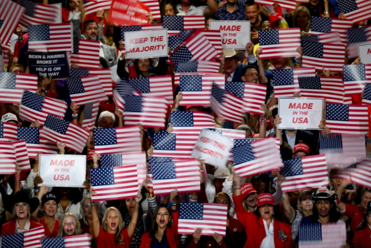 Des spectateurs lors de la convention républicaine au American Airlines Center de Dallas, au Texas, le 9 septembre 2026 ( AFP / Patrick T. Fallon )