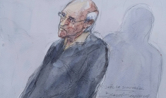 Croquis d'audience de l'ancien chirurgien retraité Joël Le Scouarnec, lors d'une audience de son procès pour viol et agression sexuelle, au tribunal de Vannes, le 23 mai 2025 dans le Morbihan ( AFP / Benoit PEYRUCQ )