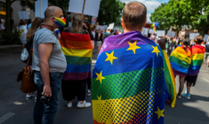 Un participant à la marche des fiertés de Berlin, en juin 2021 ( AFP / John MACDOUGALL )