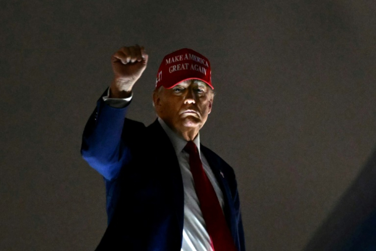 Le président américain Donald Trump à l'aéroport international de Miami, en Floride, le 3 avril 2025 ( AFP / Mandel NGAN )