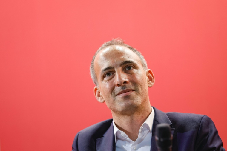 Raphaël Glucksmann lors d'une réunion le 16 novembre 2025 à Pontoise ( AFP / GEOFFROY VAN DER HASSELT )