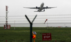 LA REPRISE DU TRAFIC AÉRIEN MENACÉE PAR LES VARIANTS, DECLARE L'IATA