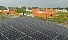 Panneaux photovoltaiques le 29 octobre 2022 à Hede-Bazouges, en Ile-de-Vilaine. ( AFP / Damien MEYER )
